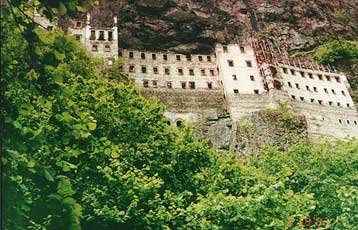 Ένταση στην Παναγία Σουμελά κατά την επίσκεψη Πόντιων προσκυνητών