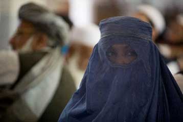 Κατακραυγή για νόμο-σοκ κατά των γυναικών λίγο πριν τις εκλογές στο Αφγανιστάν