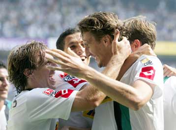 Σπουδαία νίκη για την Γκλάντμπαχ, άνετη νίκη για τη Σάλκε