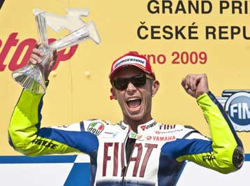 Πήρε και το έβδομο ο Βαλεντίνο Ρόσι, περιμένει και τον τίτλο στα MotoGP