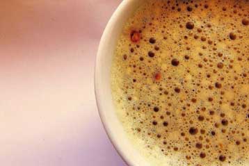 Ο καφές «και προκαλεί και καταπολεμά τους πονοκεφάλους»