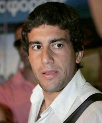 Την άμυνα της ΑΕΚ θέλει να θωρακίσει ο Αραούχο