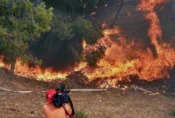 Πύρινα μέτωπα στη Θήβα και την Κορινθία