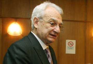 Εξηγήσεις για το αγροτικό «πακέτο Χατζηγάκη» ζητά η Κομισιόν