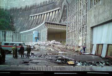 Σβήνουν οι ελπίδες για 64 Ρώσους αγνοούμενους μετά από δυστύχημα σε υδροηλεκτρικό σταθμό