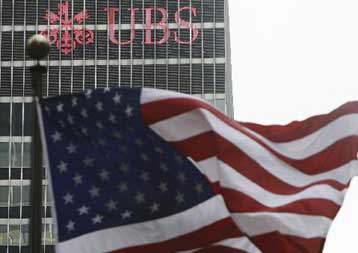 Η UBS «σπάει» το τραπεζικό απόρρητο για 5.000 Αμερικανούς πελάτες της