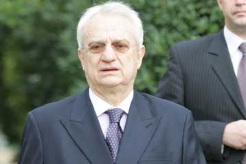 «Συνήθης πρακτική» οι διευκρινίσεις για το αγροτικό «πακέτο», λέει ο Σ.Χατζηγάκης