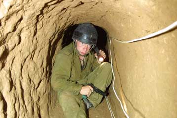 Έναν τόνο εκρηκτικών που προορίζονταν για τη Γάζα ανακάλυψε η Αίγυπτος