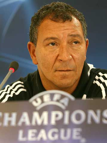 Μηδέν παθητικό θέλει ο Τεν Κάτε, φαβορί η Ατλέτικο για Κατσουράνη