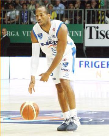 Ετοιμάζεται να ντυθεί στα κυανέρυθρα ο Μπι Τζέι Έλντερ