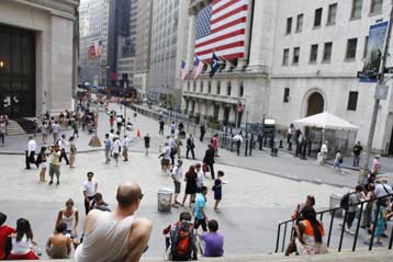 Κέρδη κατέγραψαν τα χρηματιστήρια Ευρώπης και Γουόλ Στριτ την Τρίτη