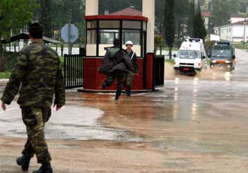 Ηλεκτρονικά συστήματα ενεργοποιεί ο Στρατός για να μπλοκάρει τη χρήση των κινητών