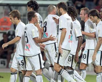 Νίκη με μηδέν παθητικό θέλει ο Σάντος κόντρα στην Χίρενφεϊν