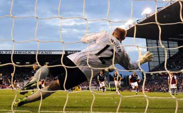 «Χαστούκι» της Μπέρνλι στην Μάντσεστερ, σαρωτικές Λίβερπουλ και Τότεναμ