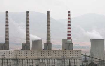 «Κίτρινη κάρτα» της Κομισιόν στην κυβέρνηση για τα τιμολόγια της ΔΕΗ