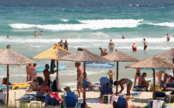 Υψηλότατα ποσοστά παραβάσεων αποκαλύπτουν οι φοροέλεγχοι σε τουριστικές επιχειρήσεις