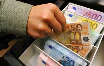 Αμεσα μέτρα τόνωσης της ρευστότητας ζητεί η αγορά από την κυβέρνηση