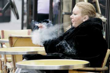 Βαριά η κληρονομιά του δικαστικού αγώνα του Ενκγλ εναντίον των καπνοβιομηχανιών στις ΗΠΑ