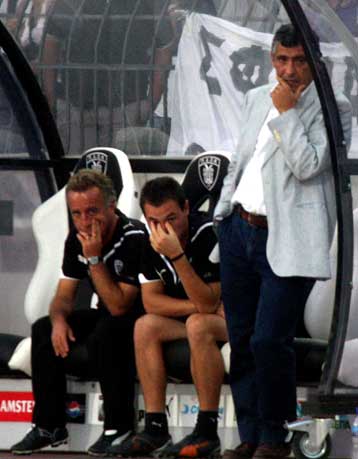 Εξακολουθεί να πιστεύει στην πρόκριση ο Σάντος, που δέχθηκε επίθεση