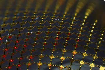 Εύκαμπτα πάνελ LED υπόσχονται να τυλίξουν κτίρια και οχήματα