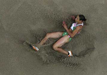 «Πέταξε» η Γκόμες στον τελικό του μήκους υπό βροχή, ξεχώρισαν οι Αμερικανοί