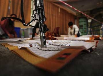 Δίκαιες αλλά όχι ελεύθερες οι εκλογές στο Αφγανιστάν, λέει η ΕΕ