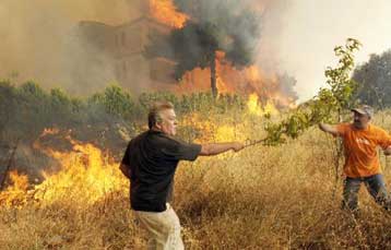Μεγάλη πυρκαγιά στη Ζάκυνθο, πύρινα μέτωπα σε Σκύρο και Κάρυστο