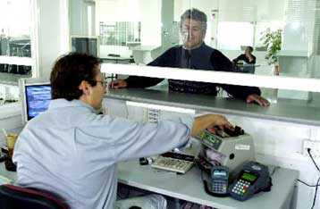 ΔΟΥ και ιδιώτες στο «κυνήγι» των οφειλετών του Δημοσίου