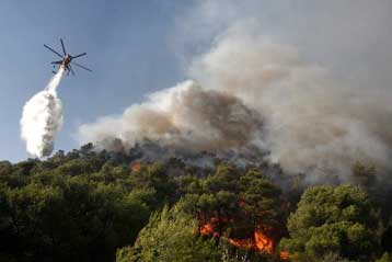 Σύγκληση της Βουλής ζητεί το ΚΚΕ, Συμβούλιο Πολιτικών Αρχηγών ο ΣΥΝ