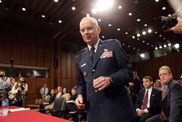 Επανεξέταση υποθέσεων κακοποίησης κρατουμένων από τη CIA προτείνουν οι ΗΠΑ