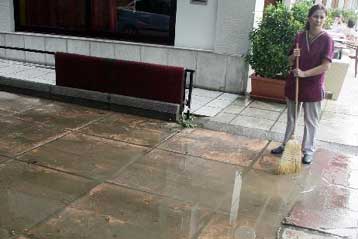 Επιχείρηση άντλησης υδάτων και καθαρισμού της Θεσσαλονίκης μετά την ισχυρή νεροποντή