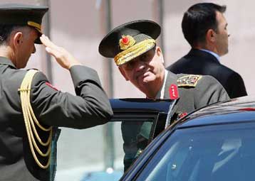 «Αδειάζουν» τον Ερντογάν οι Τούρκοι στρατηγοί στις πρωτοβουλίες του για το Κουρδικό