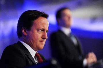 Ο Ντέιβιντ Κάμερον μιλά στον Economist με το βλέμμα στην Ντάουνινγκ Στριτ