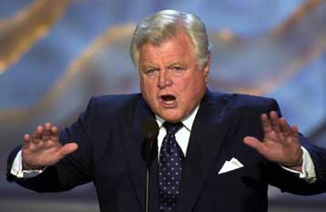 Πέθανε σε ηλικία 77 ετών ο γερουσιαστής Έντουαρντ Κένεντι