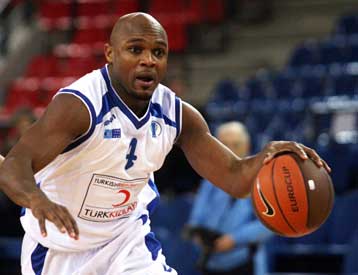 Απομένουν οι υπογραφές για να γίνει κάτοικος Κυψέλης ο Μπλάκνεϊ