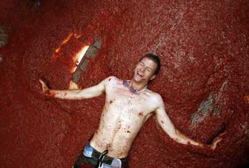 Ολοκληρώθηκε με επιτυχία ο «πόλεμος της τομάτας» στην ισπανική πόλη Μπουνιόλ