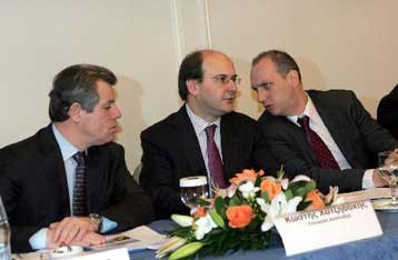 Οι επιχειρήσεις που έκλεισαν είναι οι μισές από αυτές που άνοιξαν, λέει το ΥΠΑΝ