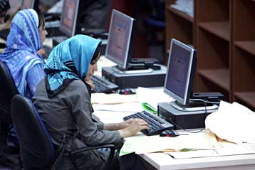 Διευρύνεται το προβάδισμα του Χ.Καρζάι στη μάχη για την προεδρία του Αφγανιστάν