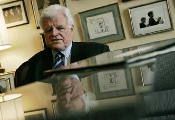 Αγώνας δρόμου με πολιτική σημασία η διαδοχή Κένεντι στη Γερουσία