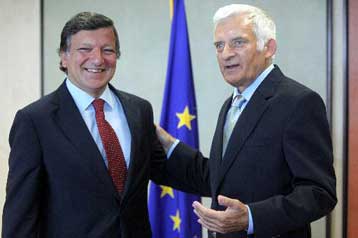 Υποστηρίζει ο Μπαρόζο την πρόταση Σαρκοζί για «ψαλίδι» στα μπόνους των τραπεζών