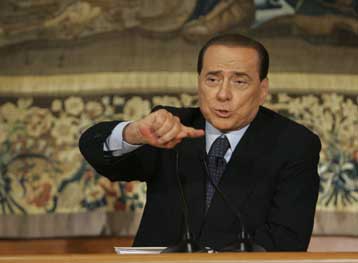 Μηνύσεις κατά ιταλικών και ξένων ΜΜΕ καταθέτει τώρα ο Μπερλουσκόνι