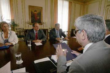 Μέτρα προστασίας για εμπόριο και μικρομεσαίους ζητούν ΕΣΕΕ -ΓΣΕΒΕΕ από τον πρωθυπουργό