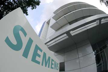 Αποζημιώνουν τη Siemens τρία πρώην στελέχη της για την υπόθεση δωροδοκιών