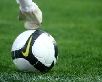 Εκτός έδρας επιτυχίες για Ντε Χάαγκ και Φίτεσε