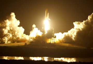 Πορεία προς τον ISS χάραξε το διαστημικό λεωφορείο Discovery