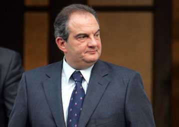 Αποφάσεις για ανασχηματισμό ή εκλογές ετοιμάζεται να λάβει ο πρωθυπουργός