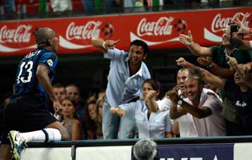 «Νερατζούρι» το ντέρμπι του Μιλάνου, η Ίντερ 4-0 την Μίλαν