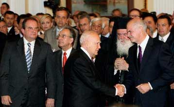 Το άνοιγμα της «ψαλίδας» υπέρ του ΠΑΣΟΚ καθορίζει την πολιτική ατζέντα