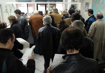 Αποσύνδεση της δήλωσης ΦΠΑ από την πληρωμή του φόρου προωθεί το υπουργείο Οικονομικών