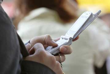 Σχεδόν 4 στους 10 Ευρωπαίους θα συνδέονται στο Διαδίκτυο από το κινητό το 2014